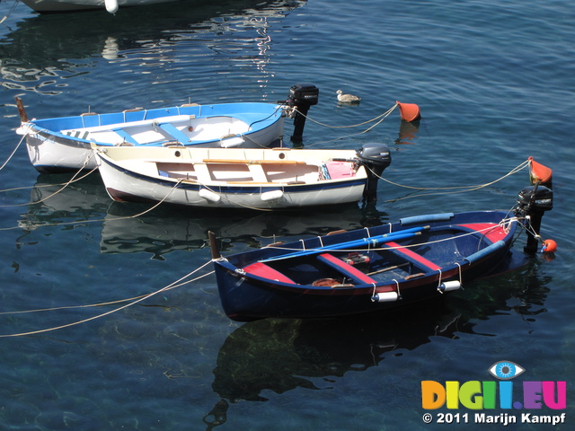 SX19524 Boats in harbour of Riomaggiore, Cinque Terre, Italy